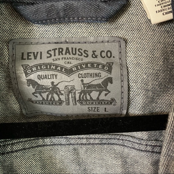 LEVI’S | Dark Wash Denim Trucker Jacket - Picture 5 of 8